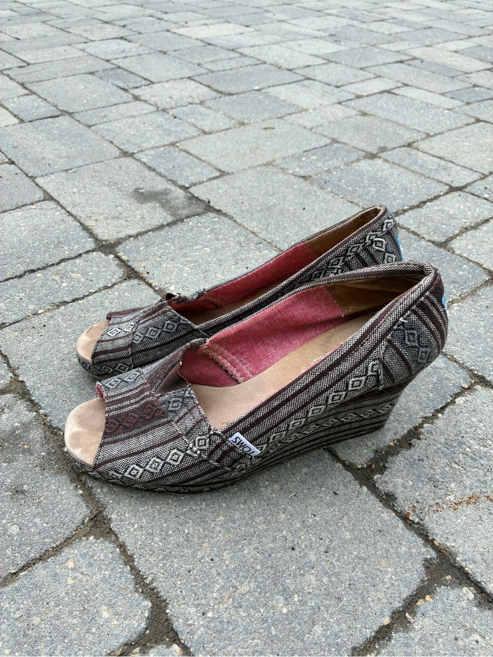 TOMS Espadrille wedge open toe maroon grey canvas Aztec Patterned 6M autumn